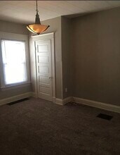 5251 Warren Ave in Cincinnati, OH - Building Photo - Building Photo