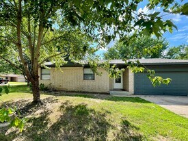 13508 S Hickory Pl in Glenpool, OK - Building Photo