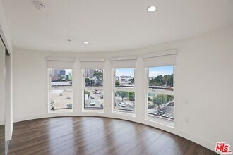 1539 Purdue Ave in Los Angeles, CA - Foto de edificio - Building Photo