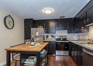 99 Pleasant St, Unit #1-3 in Watertown, MA - Building Photo - Building Photo