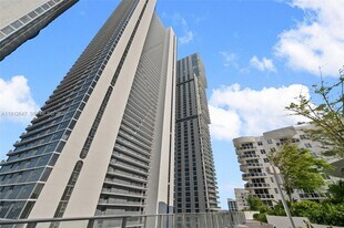 700 NE 24th St in Miami, FL - Building Photo