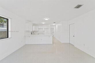 1556 NW 68th Terrace in Miami, FL - Building Photo - Building Photo
