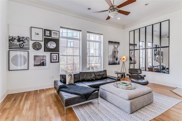 2335 Worthington St in Dallas, TX - Foto de edificio - Building Photo