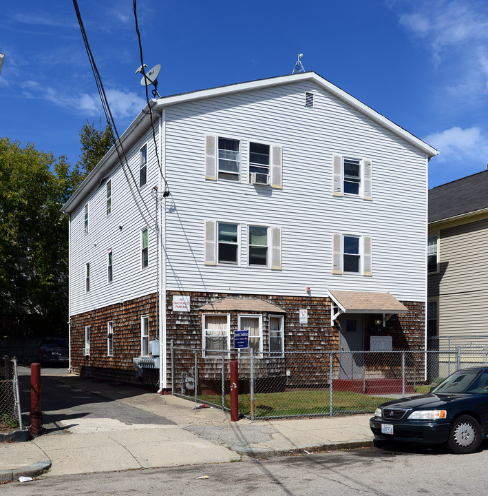 77 Garfield St in Central Falls, RI - Building Photo