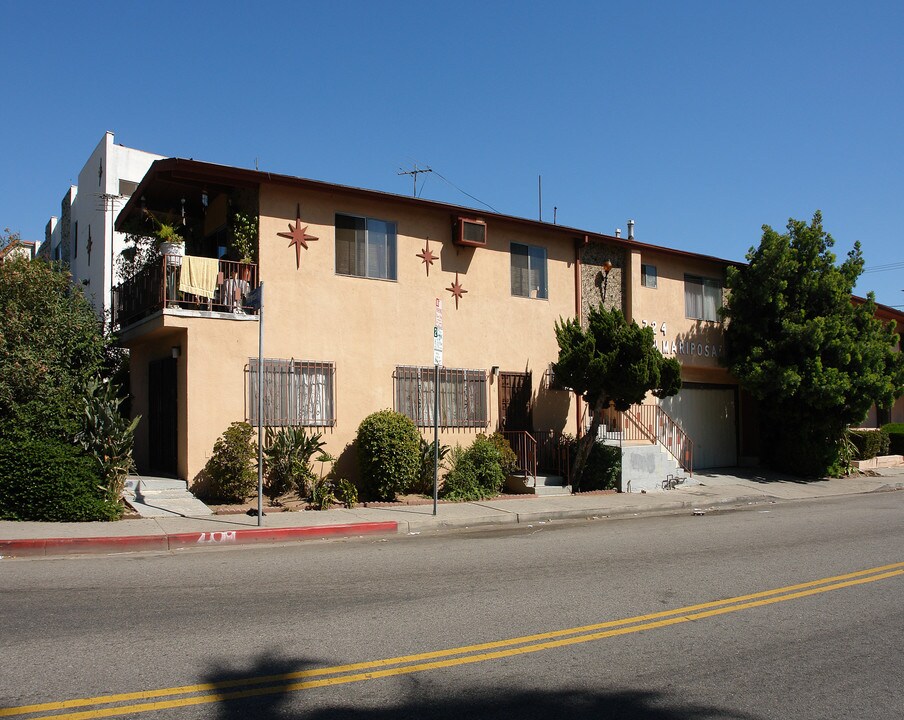 724 N Mariposa Ave in Los Angeles, CA - Foto de edificio