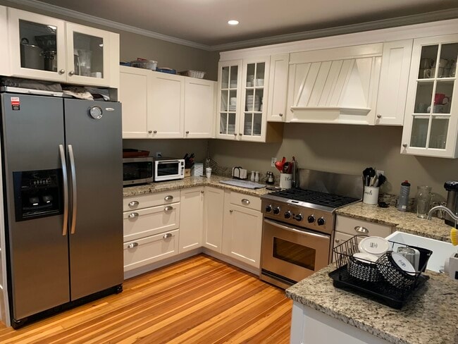 115 Eastbourne Rd in Newton, MA - Foto de edificio - Building Photo