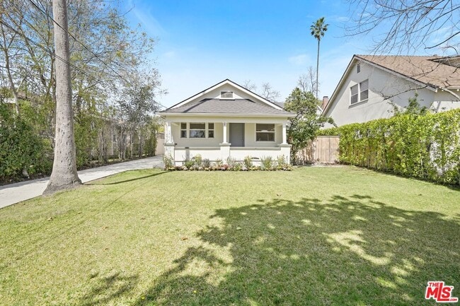 1563 E Elizabeth St in Pasadena, CA - Building Photo - Building Photo