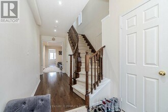 11 Walter Sinclair Ct in Richmond Hill, ON - Building Photo - Building Photo
