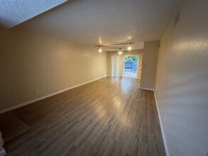 60 Grande Paseo in San Rafael, CA - Building Photo - Building Photo