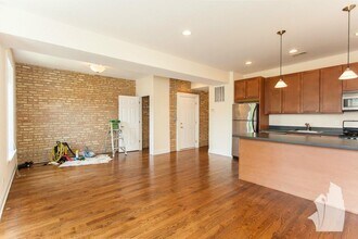 2831 N Albany Ave, Unit 3 in Chicago, IL - Building Photo - Building Photo