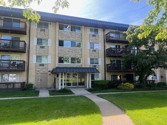 property at 2226 S Goebbert Rd