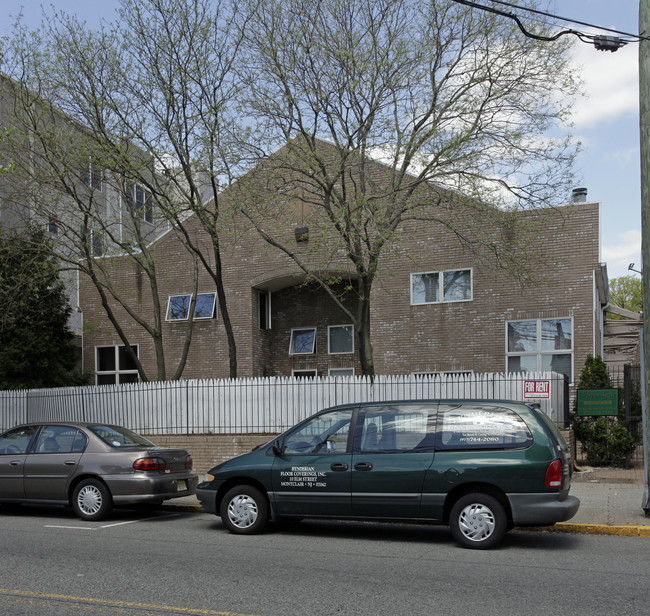 Arbor Gate Apartments in Montclair, NJ - Building Photo - Building Photo