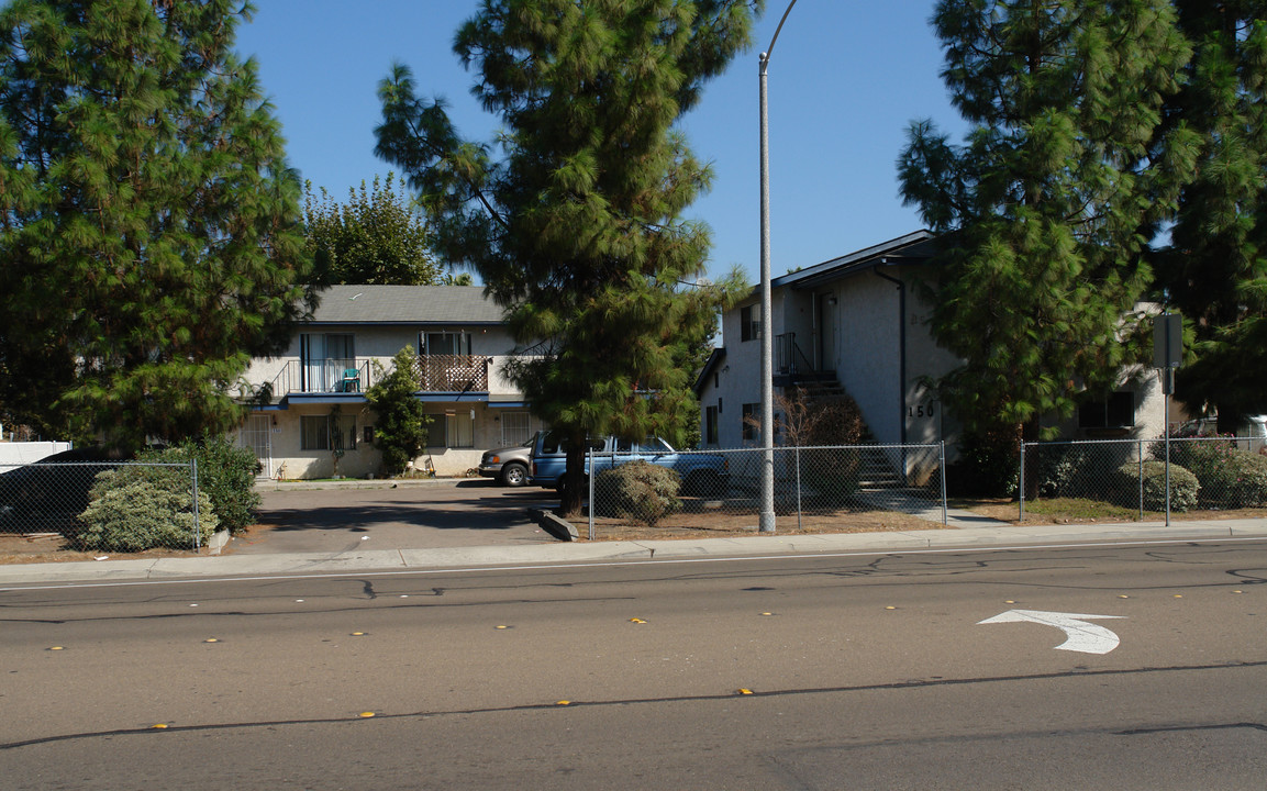 150 W Chase Ave in El Cajon, CA - Foto de edificio