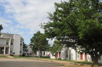 Victoria Park Apts Edmond in Oakland, CA - Building Photo - Building Photo