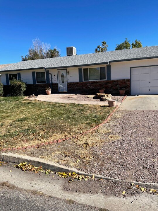 720 Yarbrough St in Canon City, CO - Building Photo
