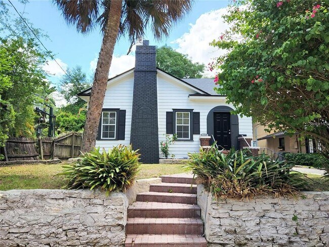property at 825 Kenilworth Terrace