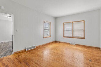 211 E Lincoln Ave in Oshkosh, WI - Building Photo - Building Photo