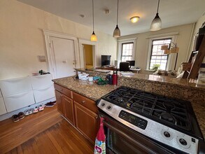 28 Myrtle St, Unit 9 in Boston, MA - Building Photo - Building Photo