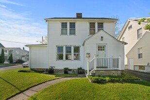 15 Overland Ave in Bridgeport, CT - Building Photo