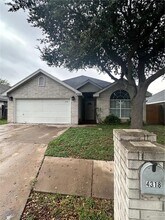 4318 N 27th Ln in McAllen, TX - Foto de edificio - Building Photo