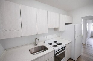 7600 Dickens Ave in Miami Beach, FL - Building Photo