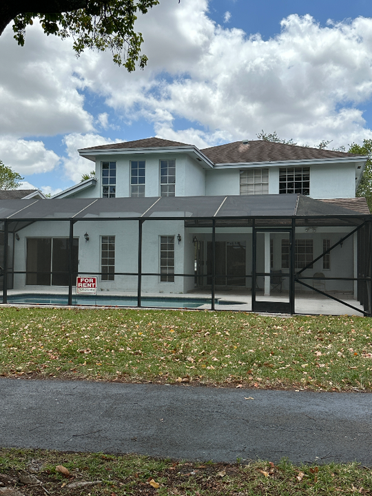 14481-Sw146 SW 146th Pl in Miami, FL - Foto de edificio