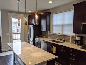 5437 Valentia St in Denver, CO - Building Photo - Building Photo