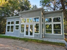 225 Gardenia Ave in Georgetown, FL - Building Photo