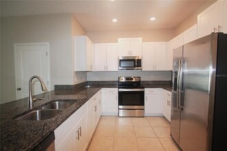 812 Royal Empress Dr in Ruskin, FL - Building Photo - Building Photo