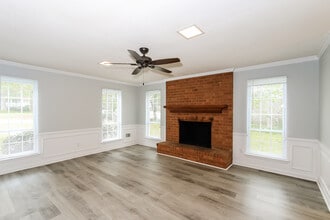 158 Stone Mill Dr in Martinez, GA - Foto de edificio - Building Photo