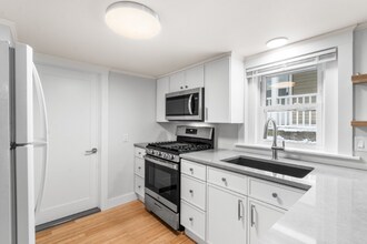 14 Fowler St in Salisbury, MA - Foto de edificio - Building Photo