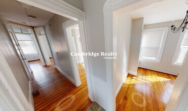 562 Green St, Unit 3T in Cambridge, MA - Foto de edificio - Building Photo