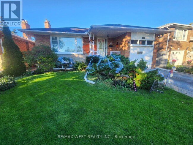 44 Landron Crescent in Toronto, ON - Building Photo - Building Photo