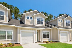 1112 Walker Point Way in Brunswick, GA - Building Photo