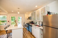 104 Thorndike St, Unit 3 in Cambridge, MA - Building Photo - Building Photo