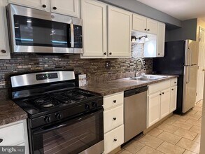 95 Kenwood Dr in Sicklerville, NJ - Building Photo - Building Photo