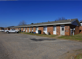 McConnell Hills Apartments in Tuscaloosa, AL - Building Photo