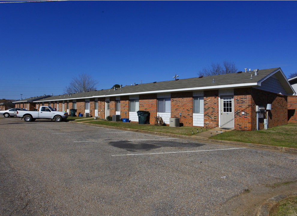 McConnell Hills Apartments in Tuscaloosa, AL - Building Photo