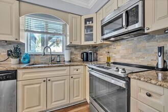 371 NE 41st St in Oakland Park, FL - Building Photo - Building Photo