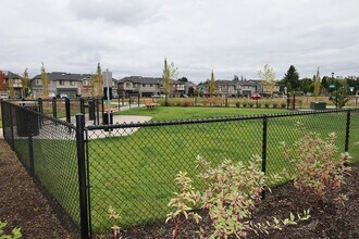 5113 SE Lone Oak St in Hillsboro, OR - Foto de edificio - Building Photo