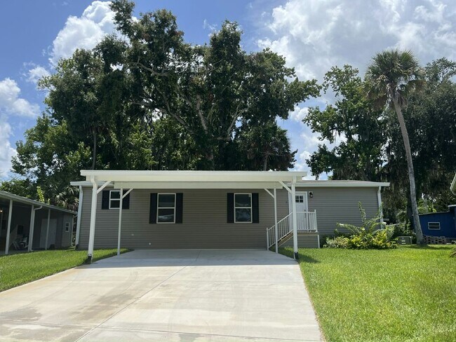 property at 7 Kimberly Ct