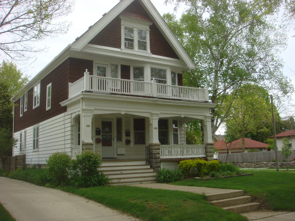 7006 Cedar St, Unit 2 in Wauwatosa, WI - Building Photo