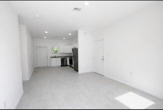 3205 East 11th Street in Lehigh Acres, FL - Building Photo - Building Photo