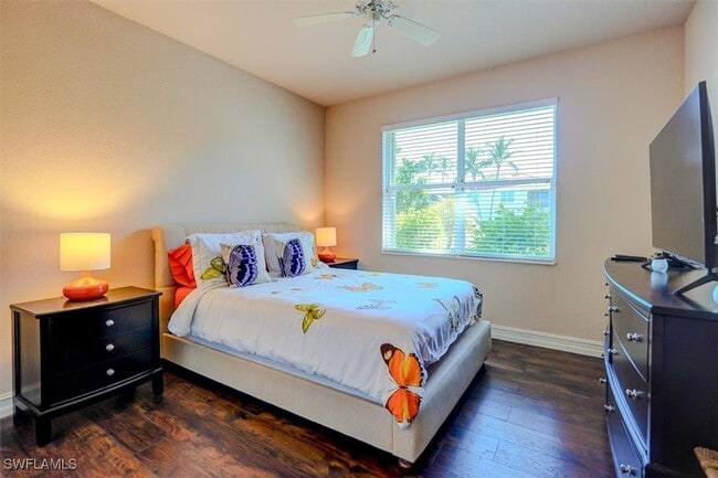 property at 5613 Harbour Cir