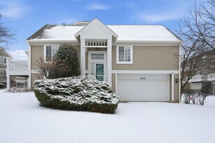 2330 Twilight Dr in Aurora, IL - Building Photo