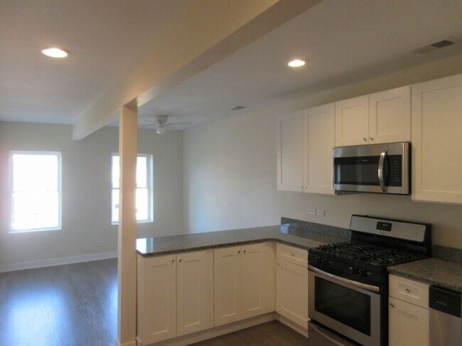 2020 N Bissell St, Unit 3F in Chicago, IL - Foto de edificio - Building Photo