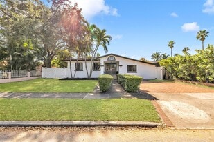 6376 SW 15th St in West Miami, FL - Building Photo