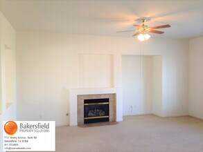 6605 Chinook Falls Dr in Bakersfield, CA - Building Photo - Building Photo