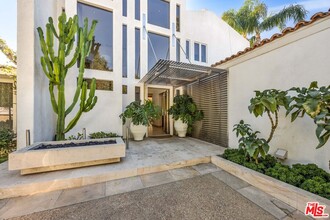 1105 Bel Air Pl in Los Angeles, CA - Building Photo - Building Photo