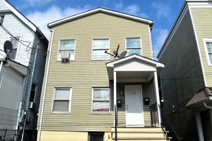129 Central Pl, Unit 2 in Orange, NJ - Building Photo